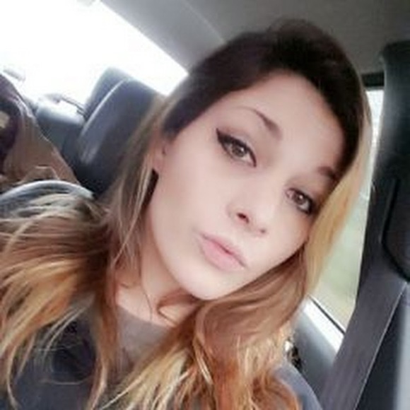 Meet your Posher, Britney - Picture 1 of 1